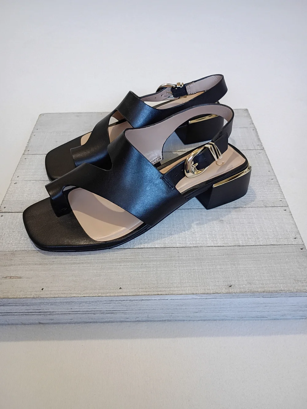 27 EDIT Audra Black Leather Slingback Block Heel Sandals Gold Buckle Size 5.5